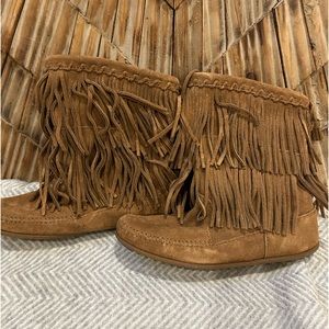 Minnetonka (Dusty Brown) Fringe Boot Women’s Sz. 8 (Used)